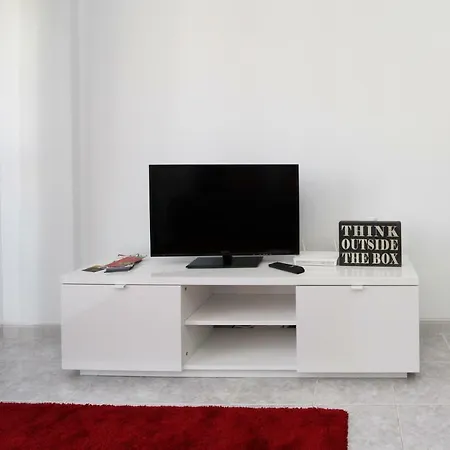 Poppy House In Anjos Apartment
